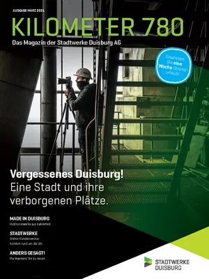 Arbeiter mit Helm und Kamera