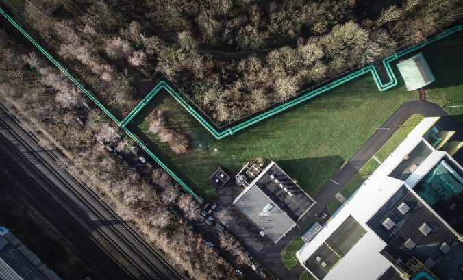 Eine Fernwärmeleitung von oben