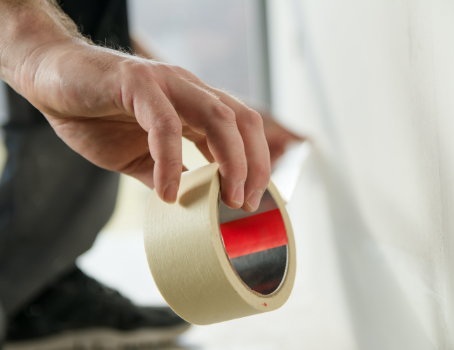 Eine Rolle Abklebeband