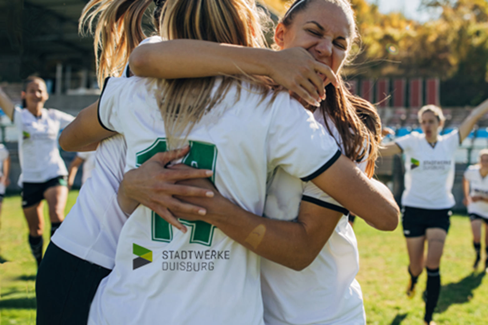 Jubelnde Fußballerinnen